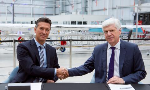(from left to right) Dirk Hoke, CEO of Airbus Defence and Space, and Arnaud Vaissié, CEO of International SOS. Photo: Airbus